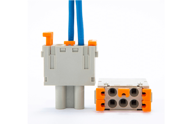 MIXO SQUICH de ILME reune dos caractarísticas muy importantes como son la modularidad y facilidad de uso, que lo convierten en una combinación perfecta para el nuevo inserto modular de 5 polos